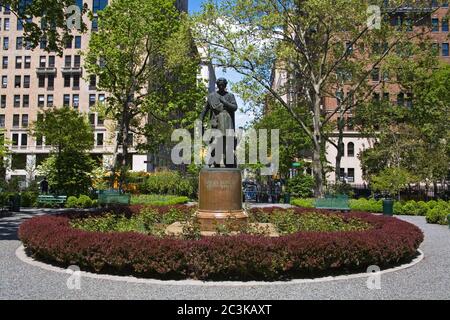 Edwin Booth Statue in Gramercy Park, New York City, New York, USA Stock Photo