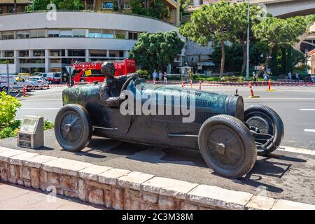 Monte Carlo, Monaco - June 13, 2019 : The statue of William Grover in his 1929 Bugatti, the first winner of the Monaco Formula 1 Grand Prix - Made by Stock Photo