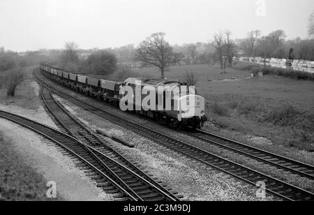 Class 37 diesel locomotive No. 37147 pulling a Washwood Heath to Aylesbury coal train at Hatton, Warwickshire, England, UK. 15th April 1987. Stock Photo