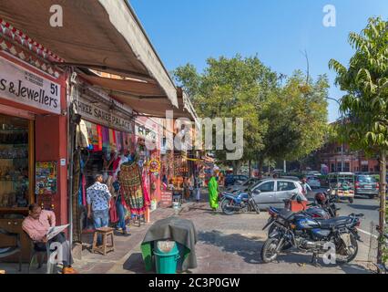 Shops on Hawa Mahal Rd in the Old City, Jaipur, Rajasthan, India Stock Photo