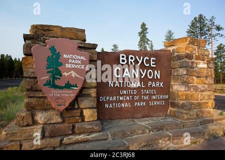 Entrance sign for Bryce Canyon National Park, Utah Stock Photo