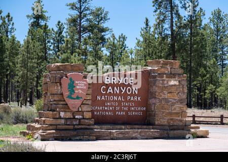 Entrance sign for Bryce Canyon National Park, Utah Stock Photo