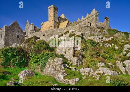 Ireland, County Tipperary, Classic vista of  the Rock of Cashel, a spectacular group of Medieval buildings set on an outcrop of limestone in the Golden Vale. Stock Photo