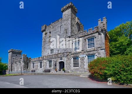 Ireland, County Clare, Quin, Knappogue Castle, View of the facade and entrance. Stock Photo