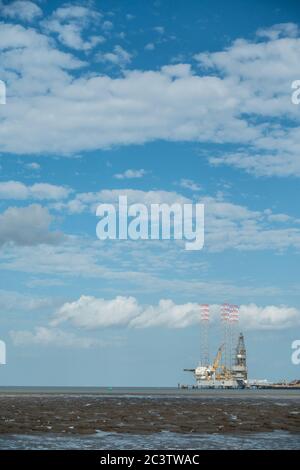 Rigs on the Isle of Sheppey in Kent,UK Stock Photo - Alamy