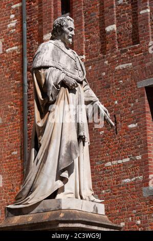 Italy, Lombardy,  Milan, Piazza San Sepolcro Square, Biblioteca Ambrosiana Library, Statue of Cardinal Federico Borromeo by Costanzo Corti Sculptor Stock Photo