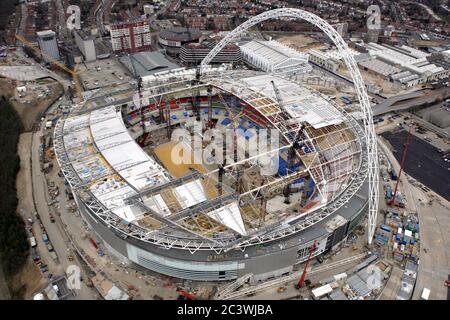 Rebuilding Wembley Stadium. A girder falls from the roof structure and all the construction workers evacuated to safety 20th March 2006. After the old Stock Photo