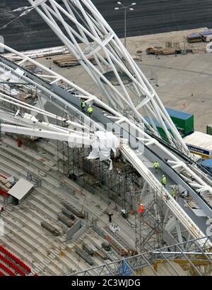 Rebuilding Wembley Stadium. A girder falls from the roof structure and all the construction workers evacuated to safety 20th March 2006. After the old Stock Photo