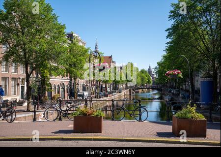 Oudezijds Voorburgwal in Amsterdam, Netherlands  Summertime but quiet streets during covid-19 lockdown Stock Photo