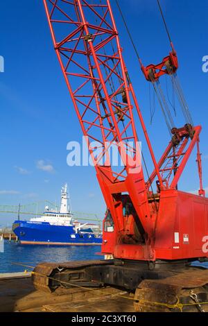 Crane & Oil Skimmer ship 'Oregon Responder' in the port of Astoria Stock Photo