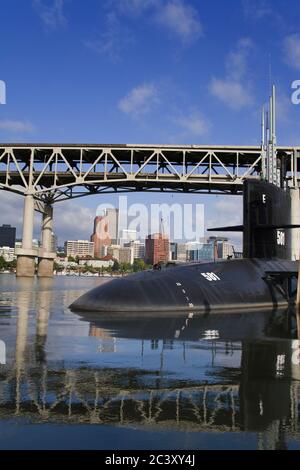 Marquam Bridge over the Willamette River and the U.S. Submarine Blueback at the OMSI Museum in Portland, Oregon, USA Stock Photo