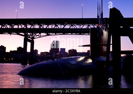 Marquam Bridge over the Willamette River and the U.S. Submarine Blueback at the OMSI Museum in Portland, Oregon, USA Stock Photo