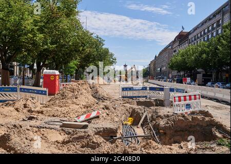 Berlin, Germany. 23rd June, 2020. View of the construction site for the subway U5 at the street Unter den Linden. The gap is intended to extend the U5 from Alexanderplatz to the Brandenburg Gate and merge it with the already completed U55. By the end of 2020, the U5 could already be running here. Credit: Annette Riedl/dpa/Alamy Live News Stock Photo