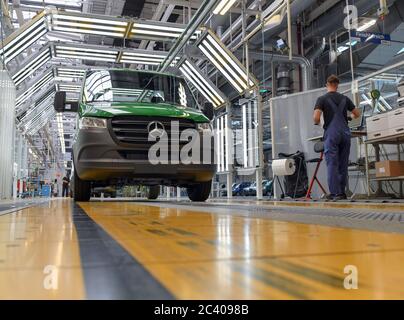 Ludwigsfelde, Germany. 22nd June, 2020. The Sprinter commercial vehicle is built at the Mercedes-Benz AG Ludwigsfelde plant. Credit: Patrick Pleul/dpa-Zentralbild/ZB/dpa/Alamy Live News Stock Photo