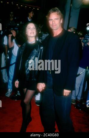 LARA FLYNN BOYLE with Richard Dean Anderson.The usual suspects premiere ...