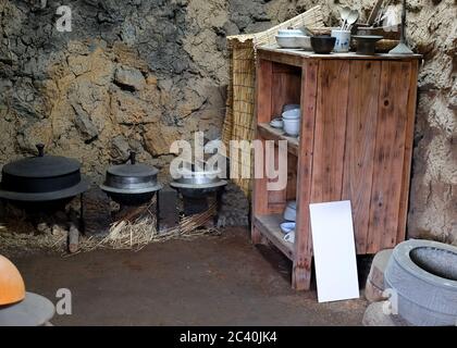 https://l450v.alamy.com/450v/2c40jk4/traditional-korean-kitchen-at-seongeup-folk-village-shows-various-cooking-utensils-such-as-gamasot-for-korean-cooking-the-walls-made-from-basalt-rock-2c40jk4.jpg