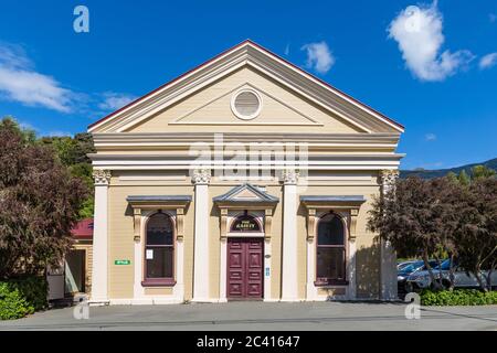 'THE GAIETY' in Akaroa, built as an Oddfellows Lodge, but since it opened on 3.4.1879, the hall has been the town’s main theatre and gathering place Stock Photo