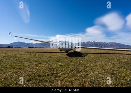 Gliding in Omarama is one of the favourite activity to do in New Zealand Stock Photo