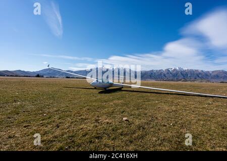 Gliding in Omarama is one of the favourite activity to do in New Zealand Stock Photo