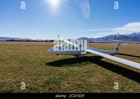 Gliding in Omarama is one of the favourite activity to do in New Zealand Stock Photo