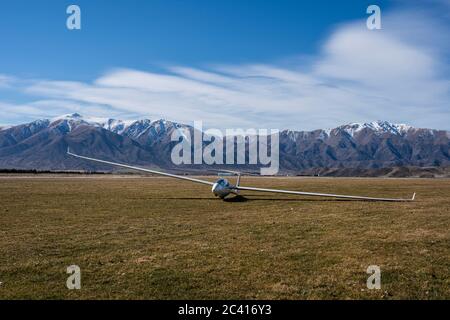 Gliding in Omarama is one of the favourite activity to do in New Zealand Stock Photo