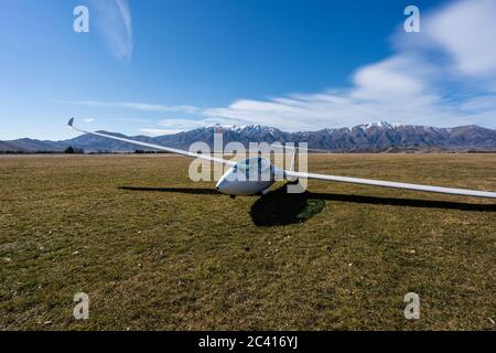 Gliding in Omarama is one of the favourite activity to do in New Zealand Stock Photo