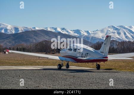 Gliding in Omarama is one of the favourite activity to do in New Zealand Stock Photo