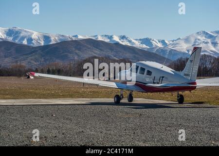 Gliding in Omarama is one of the favourite activity to do in New Zealand Stock Photo