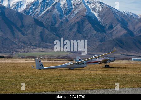 Gliding in Omarama is one of the favourite activity to do in New Zealand Stock Photo