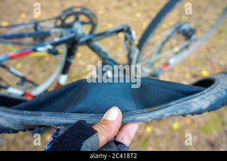 replacing the camera on the bike, the puncture of the bike, the hole in the wheel Stock Photo