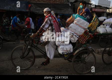 Dhaka, Dhaka, Bangladesh. 23rd June, 2020. A boy is carrying goods in an electric autorikshaw during the COVID-19 pandemic. Credit: Md. Rakibul Hasan/ZUMA Wire/Alamy Live News Stock Photo