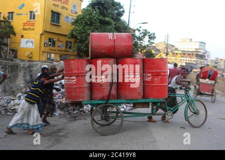 Dhaka, Dhaka, Bangladesh. 23rd June, 2020. Oil drums are being taken by rickshaw van during the COVID-19 pandemic. Credit: Md. Rakibul Hasan/ZUMA Wire/Alamy Live News Stock Photo