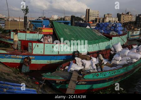 Dhaka, Dhaka, Bangladesh. 23rd June, 2020. Boats are being loaded by different products which will be delivered to the nearby areas of Dhaka city. Credit: Md. Rakibul Hasan/ZUMA Wire/Alamy Live News Stock Photo