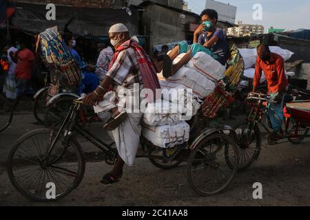 Dhaka, Dhaka, Bangladesh. 23rd June, 2020. A boy is carrying goods in an electric autorikshaw during the COVID-19 pandemic. Credit: Md. Rakibul Hasan/ZUMA Wire/Alamy Live News Stock Photo