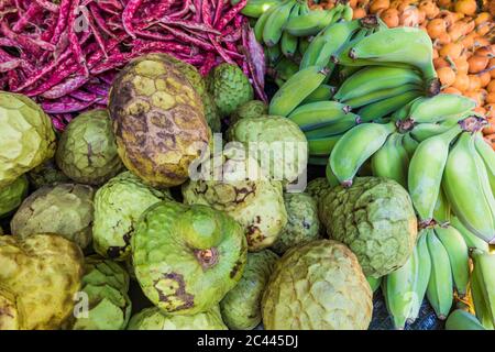 Portugal, Madeira, Funchal, Cherimoya (Annona cherimola) and bananas at farmers market Stock Photo