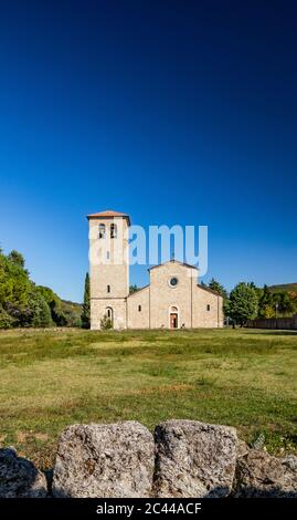 San Vincenzo al Volturno is a historic Benedictine monastery located in the territories of the Comunes of Castel San Vincenzo and Rocchetta a Volturno Stock Photo