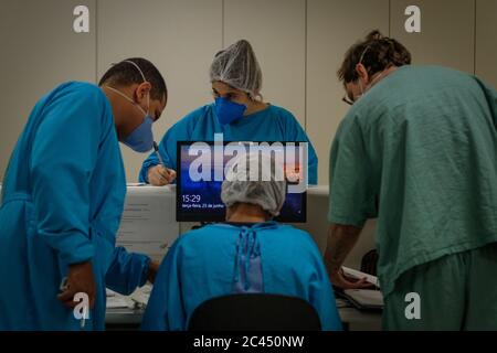 Sao Paulo, Brazil. 23rd June, 2020. Medical staff work at the Parelheiros public hospital. The number of corona deaths in Brazil is over 50 000. Credit: Lincon Zarbietti/dpa/Alamy Live News Stock Photo