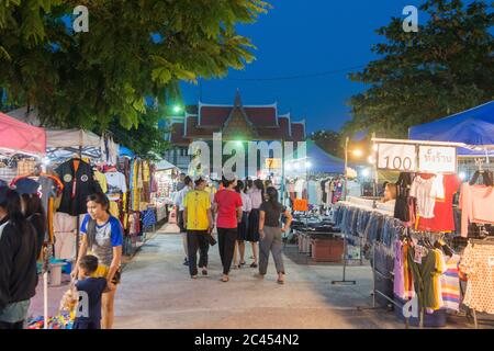 the Nightmarket at the Wat Sa Bua Temple in the city of Phetchaburi or Phetburi in the province of Phetchaburi in Thailand.   Thailand, Phetburi, Nove Stock Photo