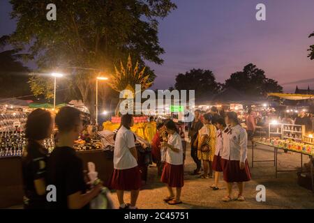 the Nightmarket at the Wat Sa Bua Temple in the city of Phetchaburi or Phetburi in the province of Phetchaburi in Thailand.   Thailand, Phetburi, Nove Stock Photo