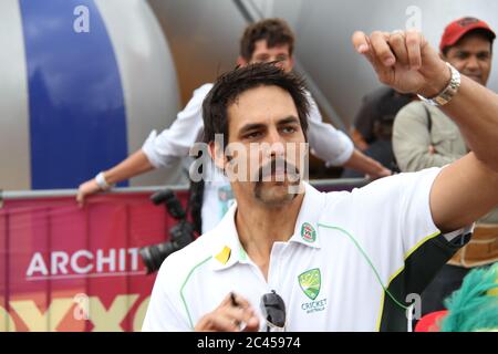 Mitchell Johnson with his moustache signed autographs for Australian fans in front of the Sydney Opera House as they celebrated the 5-0 Ashes Test vic Stock Photo