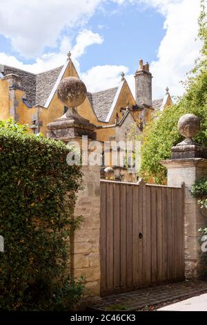 A glimpse of 16th century (1590) Ablington Manor in the Cotswold ...