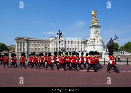 Band of the Irish Guards marching past Buckingham Palace, London, England, United Kingdom, Europe Stock Photo