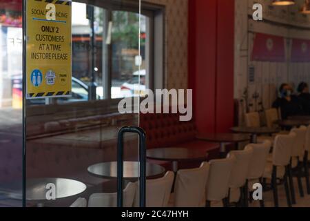 London, UK. Wednesday, 24 June, 2020. Restaurants in St Christophers Place in London prepare to open on July 4 after it was announced restrictions would be eased. Photo: Roger Garfield/Alamy Stock Photo