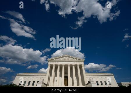 Washington, DC, USA. 24th June, 2020. The Supreme Court stands in Washington, DC, U.S., on Wednesday, June 24, 2020. Credit: Stefani Reynolds/CNP | usage worldwide Credit: dpa/Alamy Live News Stock Photo