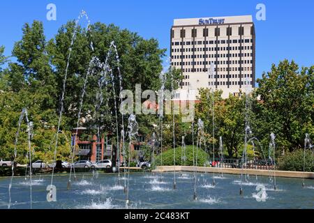 Suntrust Tower & Miller Park Fountain,Chattanooga,Tennessee,USA Stock Photo