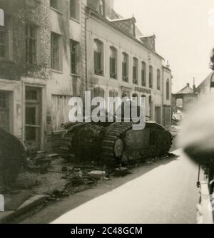 Events: WW2 - WWII Nazi Wehrmacht soldiers occupy North of France - Abandoned french tank in Brest - 1940 - 1941 Stock Photo