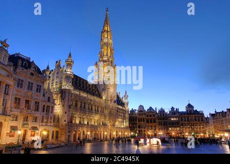Wide angle night scene of the Grand Plance, the focal point of Brussels, Belgium. The townhall (Hotel de Ville) is dominating the composition with its Stock Photo