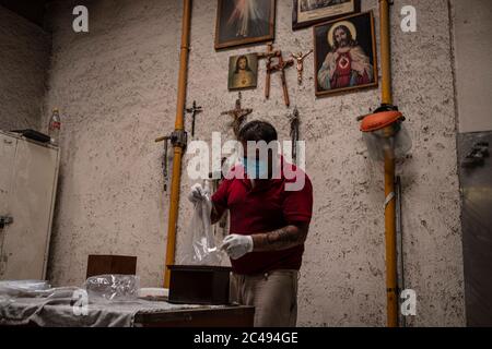 Mexiko Stadt, Mexico. 24th June, 2020. An employee of the crematorium San Isidro prepares the ashes of a person who died with a coronavirus infection to give them to their relatives. Credit: Jacky Muniello/dpa/Alamy Live News Stock Photo