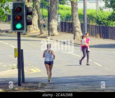 Glasgow, Scotland, UK 25th  June, 2020: UK Weather:Scorcher in the city as people take to the green hub of kelvingrove park in the leafy west end of the town.. Gerard Ferry/Alamy Live News Stock Photo