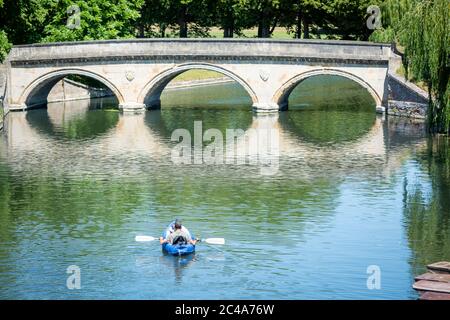 Cambridge, UK. 25th June, 2020. A man enjoys the heatwave in a kayak on the River Cam as temperatures rise above 30 degrees centigrade. The river is very quiet due to the shutting of most punting companies during the coronavirus lockdown. There are also warnings of high ultraviolet violet rays in the less polluted summer weather. Credit: Julian Eales/Alamy Live News Stock Photo